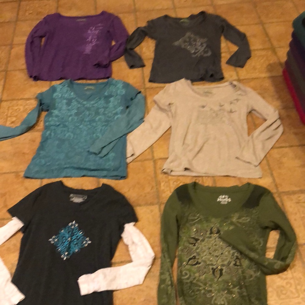 EUC Lot of 6 long sleeved yoga T-shirts all size S.
